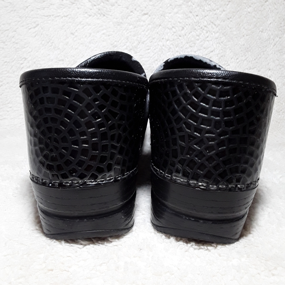 Dansko Black Patterned Clogs Size 41 - image 8